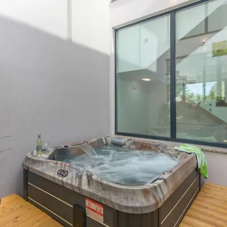 Pinea By Guide *